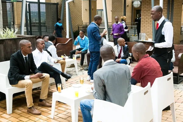 Grupo Jóvenes Estudiantes Africanos Socializando Campus Johannesburgo —  Fotos de Stock