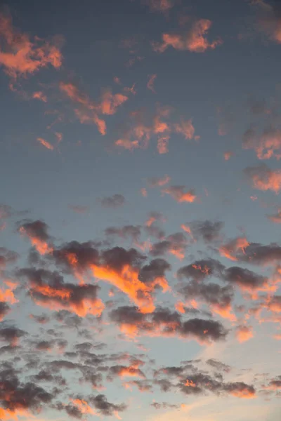 日落或日出时充满活力的天空 — 图库照片
