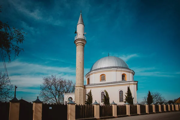 Une Belle Mosquée Juma Sous Ciel Bleu — Photo