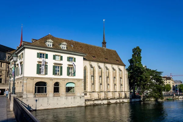 Fotografie Frumoasă Unei Clădiri Istorice Coasta Limmat Zurich — Fotografie, imagine de stoc