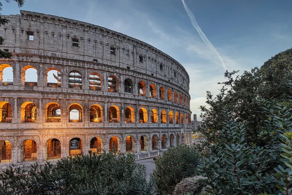 Den Ikoniska Colosseum Rom Mot Naturskön Solnedgång Himmel Bakgrund — Stockfoto