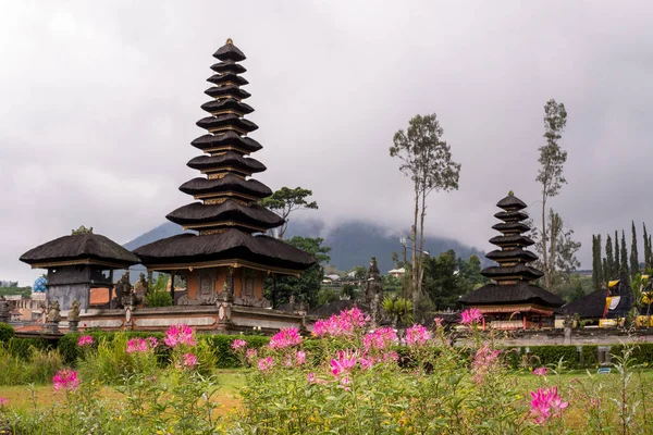 Endonezya Bali Deki Bir Göldeki Pura Bratan Tapınağı — Stok fotoğraf