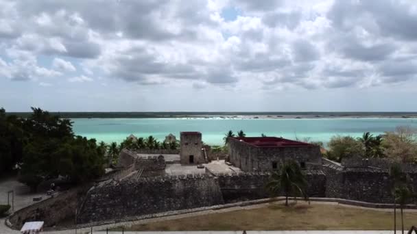 Uma Vista Aérea Bacalar Lagoon Fortress Quintana Roo México — Vídeo de Stock