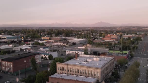 Eine Luftaufnahme Von Downtown Everett Mit Blick Auf Die Berge — Stockvideo