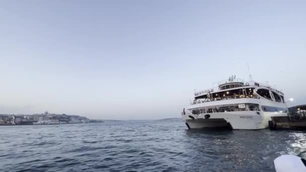 Розкішна Яхта Босфорі Літня Відпустка Стамбулі Туреччина — стокове відео