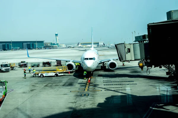 Een Vlieg Dubai Vliegtuig Zittend Hamad International Airport — Stockfoto