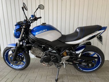 Bir Suzuki SV motosikleti başka bir sezon için hazır.