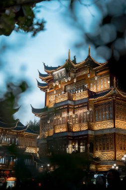 Çin, Şangay 'daki Yixiulou turistik cazibesinin dikey görüntüsü