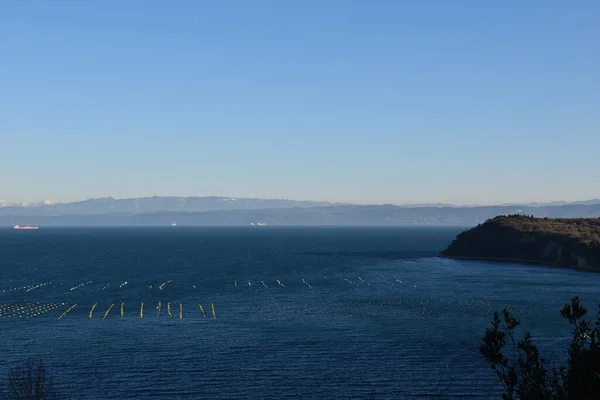Güneşin Doğuşu Sırasında Dağların Ardında Uzanan Mavi Adriyatik Denizi Fiesa — Stok fotoğraf