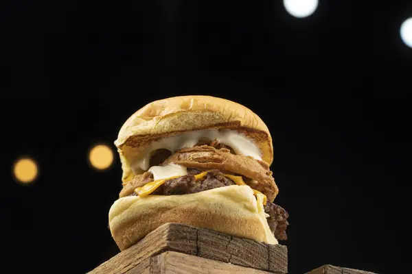 Nahaufnahme Eines Frischen Burgers — Stockfoto