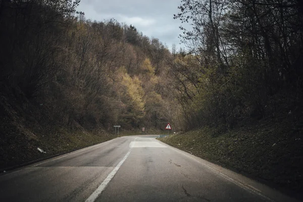 사이의 아름다운 도로의 — 스톡 사진