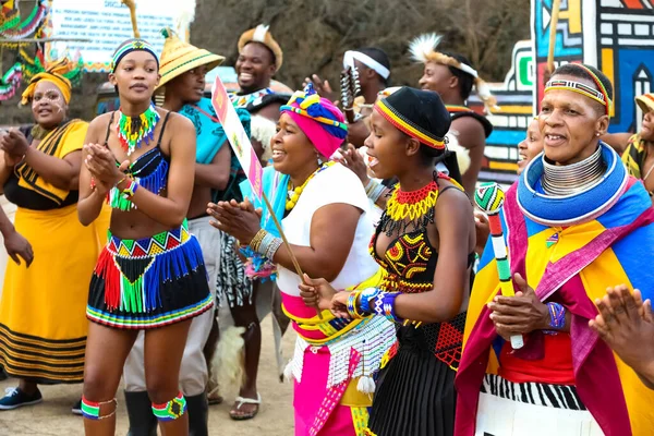 Afrikanska Kvinnor Dansar Traditionell Dräkt Johannesburg Sydafrika — Stockfoto