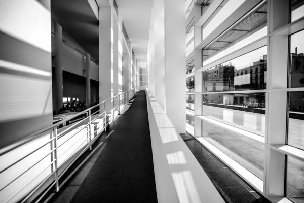 Bela Escala Cinza Moderna Arquitetura Interior Tiro — Fotografia de Stock