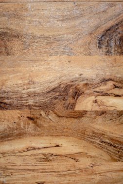 Çöl kayalık dağlarının gündüz dikey görüntüsü.