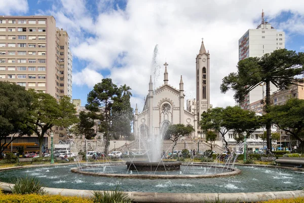 カシアス グランデ ブラジル 2022年4月5日 カシアス スルの大聖堂教会の向かい側にあるダンテ アリギエーリ広場 — ストック写真