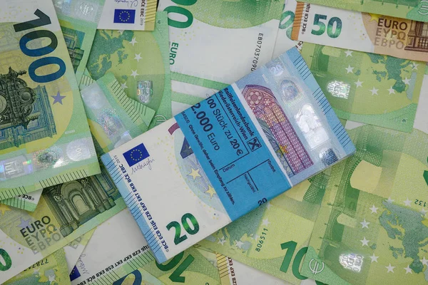 Närbild Euro Stack 2000 Euro Från Raiffeisen Bank Ovanpå Hög — Stockfoto