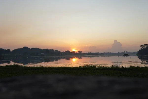 Uma Paisagem Marinha Hipnotizante Durante Pôr Sol — Fotografia de Stock