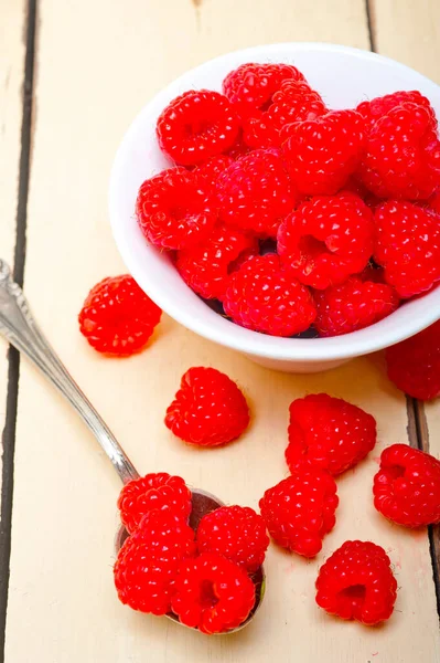 Bunch Fresh Raspberry Bowl White Wood Rustic Table — Stock Photo, Image