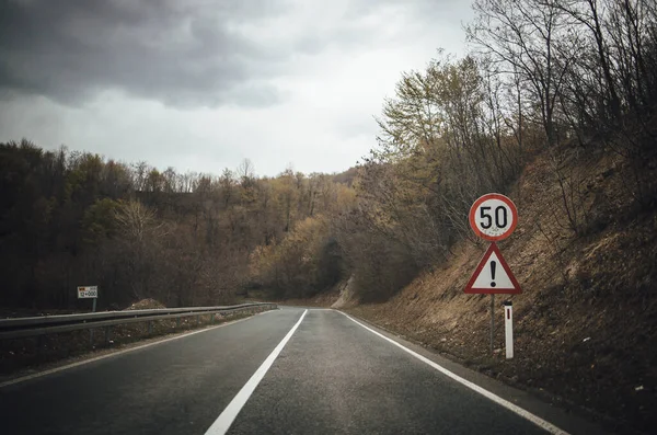 森林中一条美丽的道路 — 图库照片