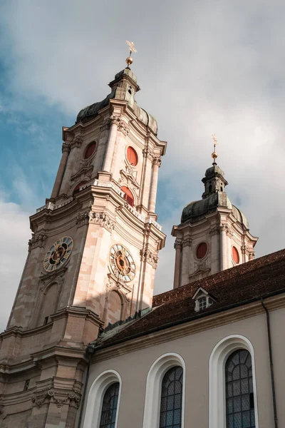 Saint Gall Katedralinin Alçak Açılı Dikey Görüntüsü — Stok fotoğraf
