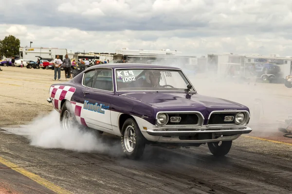 Cuda Dragster Dělá Zážeh Kouřem Před Tahem Závod Vypálit Startovní — Stock fotografie