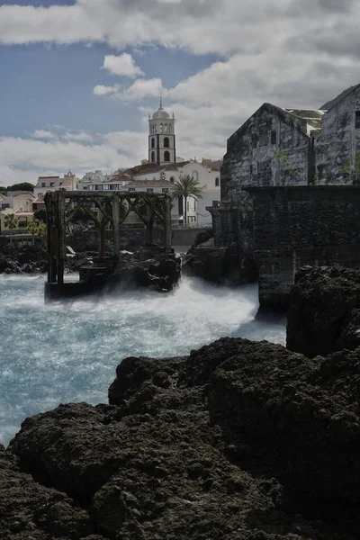 Vertikální Záběr Staré Kostelní Brány Garachicu Tenerife Pod Šedou Zamračenou — Stock fotografie