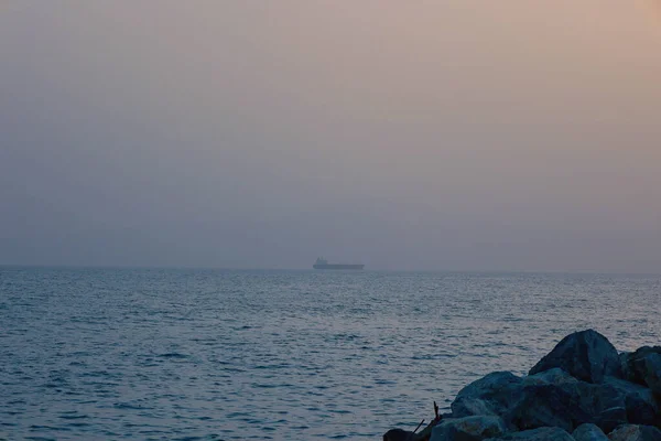Yunanistan Kalamata Yakınlarında Açık Denizde Bir Gemi — Stok fotoğraf