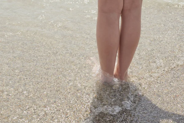 Ноги Дівчинки Березі Моря Сонячний Літній День Віра Іспанія — стокове фото