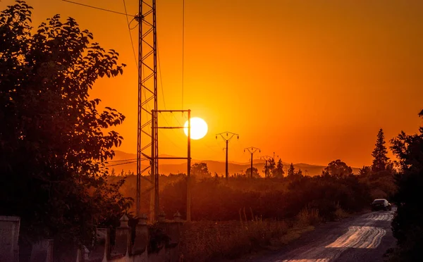 Jasnopomarańczowy Zachód Słońca Nad Drogą Krajową — Zdjęcie stockowe