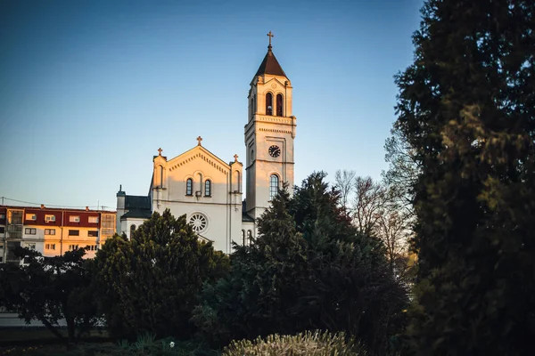 Una Hermosa Foto Del Diseño Exterior Iglesia Católica Brcko Parte —  Fotos de Stock