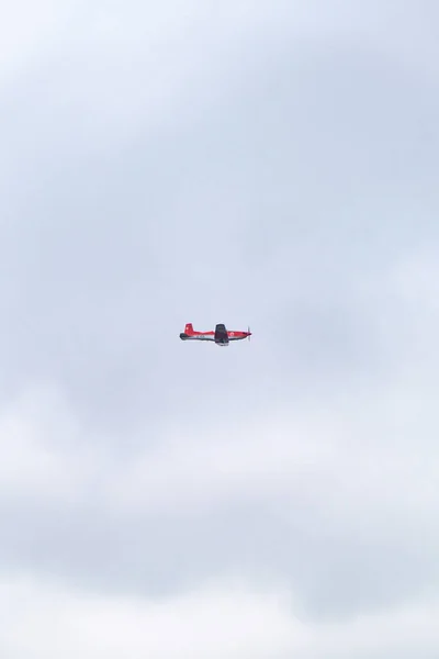 Een Verticaal Schot Van Een Vliegtuig Lucht — Stockfoto