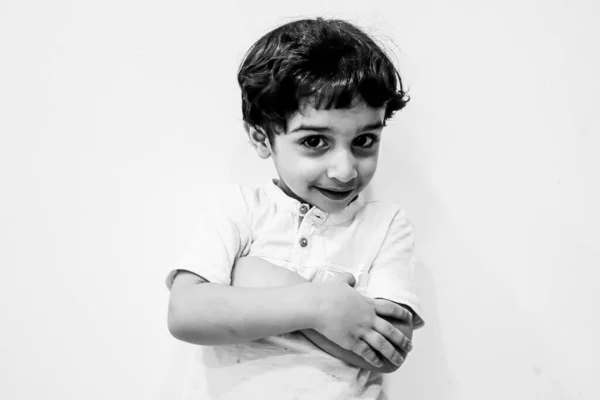 Портрет Мальчика Изолированном Белом Фоне — стоковое фото