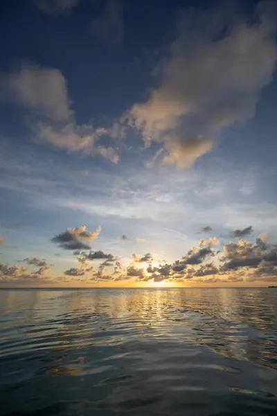 夕焼け空の海の美しいショット — ストック写真