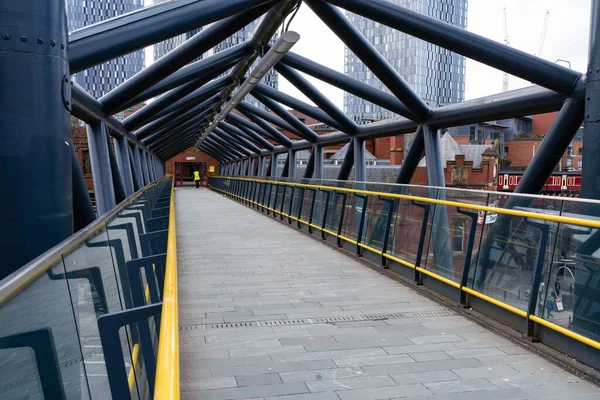 Manchester Centrum Voetgangersbrug Naar Deansgate Treinstation Van Castlefield Tramstation — Stockfoto