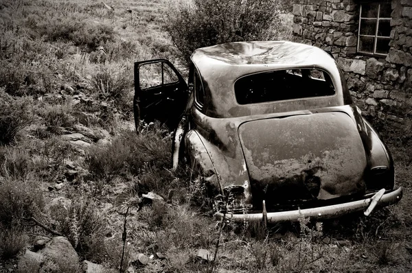 Une Voiture Vintage Abandonnée Dans Une Zone Rurale — Photo
