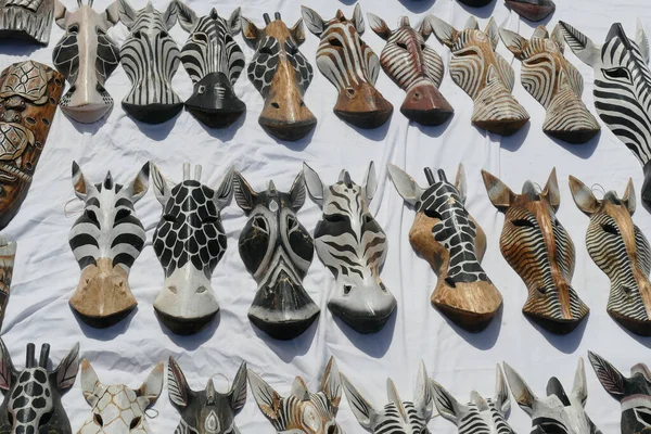Close Girafa Zebra Esculturas Madeira Cabeça Exibida Uma Loja Lembranças — Fotografia de Stock