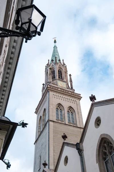 Plano Vertical Bajo Ángulo Del Edificio Histórico Situado Saint Gallen —  Fotos de Stock