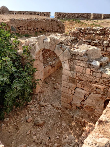 Entrada Arqueada Arruinada Que Conduz Castelo Velho — Fotografia de Stock