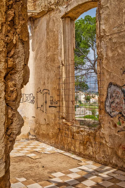 Fragmento Corredor Uma Casa Ruínas Com Janelas Estilo Antigo Alvenaria — Fotografia de Stock