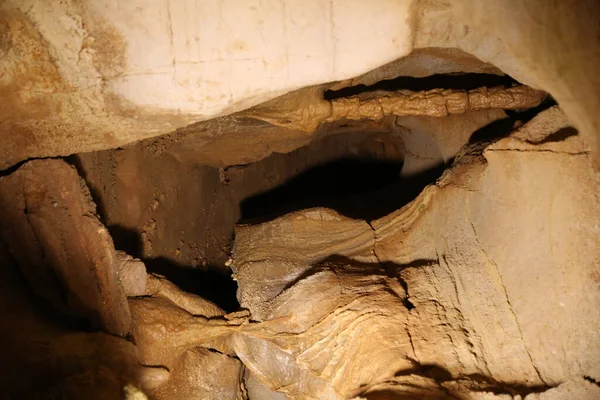Une Vue Intérieur Une Grotte Aux Formations Abstraites — Photo