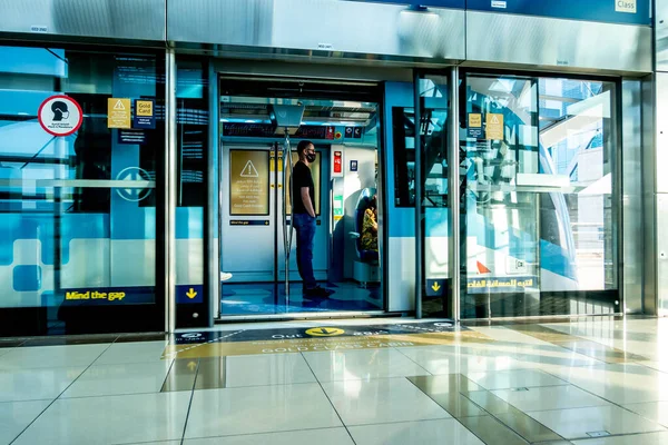 Nowoczesna Struktura Dubai Metro Zjednoczonych Emiratach Arabskich — Zdjęcie stockowe