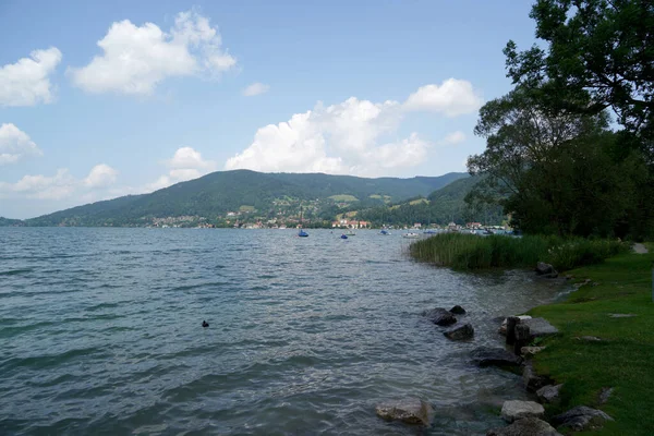 Scenic View Lake Green Trees Mountains Shore — Stock Photo, Image