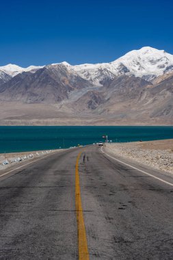 Çin 'deki Baisha Gölü.