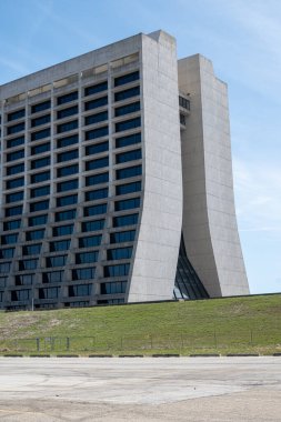 Wilson Hall 'daki Fermi Ulusal Laboratuvarı' nın dikey çekimi.