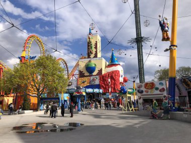 Avusturya, Viyana 'daki eğlence parkında gezintiye çıkan Prater