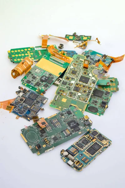 Limbah Telepon Seluler Elektronik Yang Mengandung Logam Emas — Stok Foto