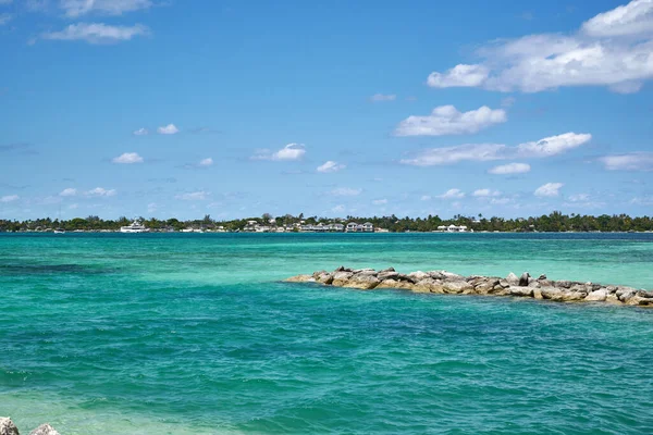 Hermoso Tiro Agua Mar Turquesa Cielo Azul Perfecto —  Fotos de Stock