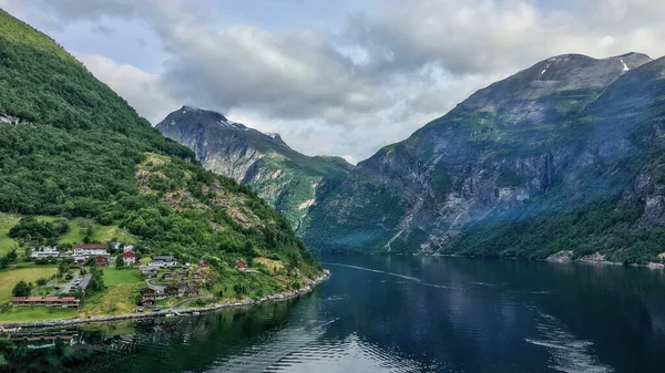 Μια Εκπληκτική Θέα Του Geirangerfjord Στη Νορβηγία — Φωτογραφία Αρχείου
