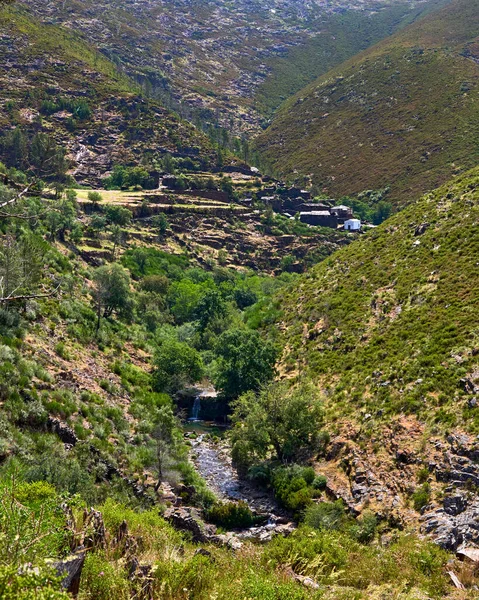 Antiguo Paisaje Pueblo Rodeado Montañas Naturaleza Salvaje Arouca Portugal — Foto de Stock