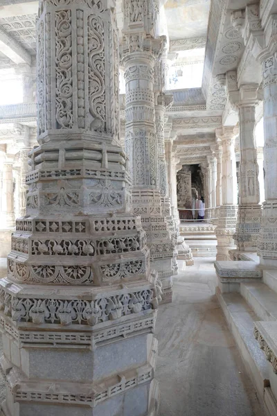 Vertikal Bild Kolumnerna Den Berömda Ranakpur Jain Temple Indien — Stockfoto